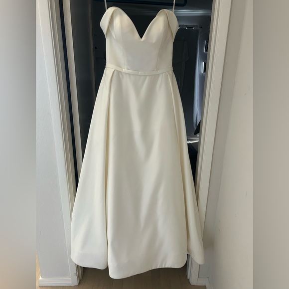David's Bridal Dresses & Skirts - David's Bridal Elegant Cream Wedding Dress STYLE# WG3979